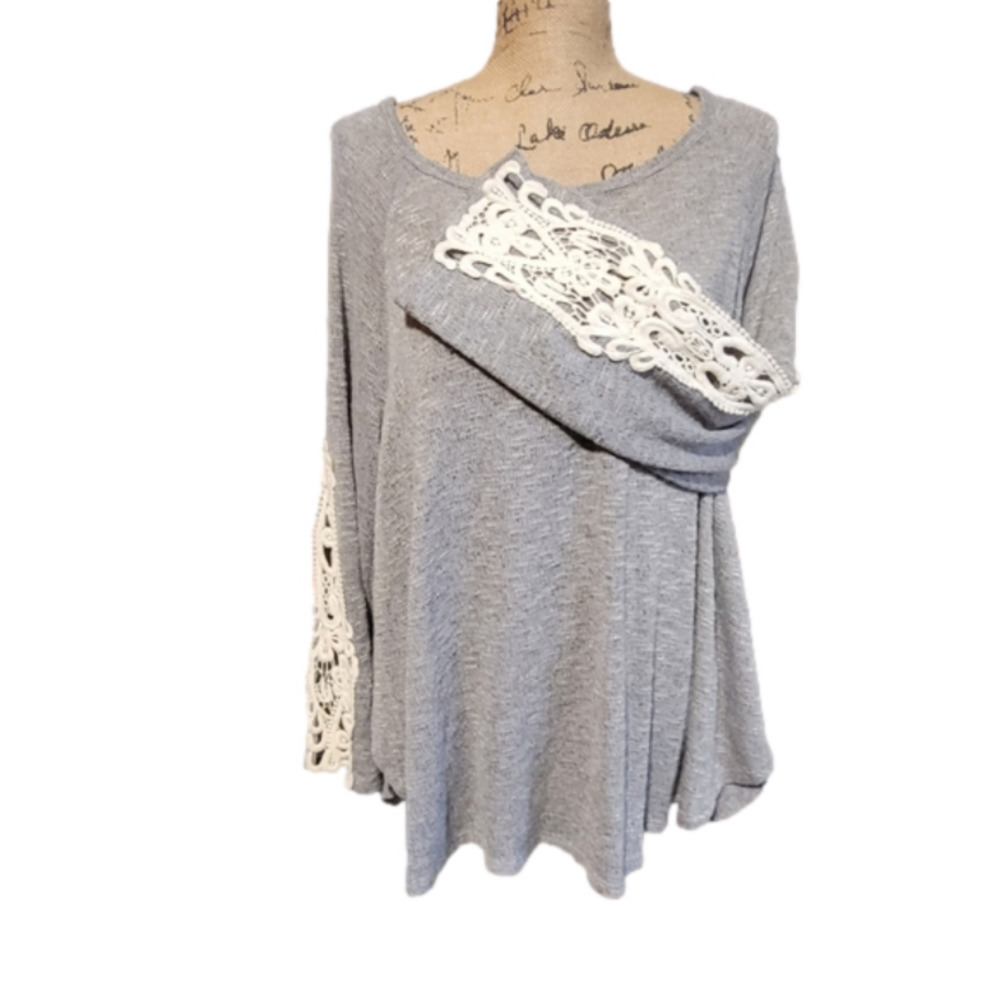 MOA Moa Women Lightweight Grey with Cream Crochet Lace Detail on Sleeve. Size 2X